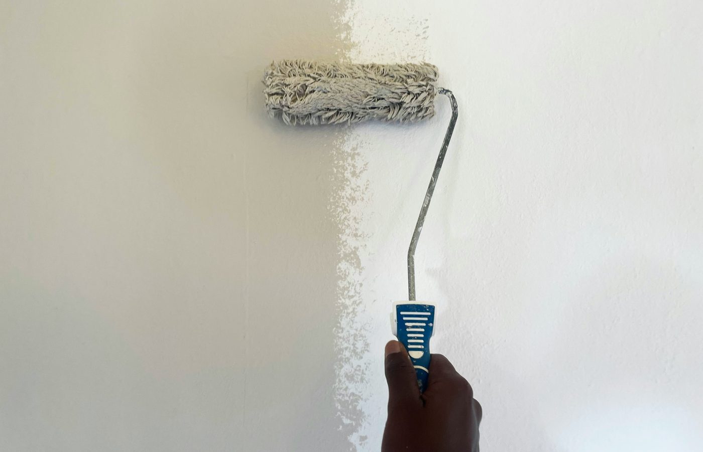 Wand streichen mit Rolle